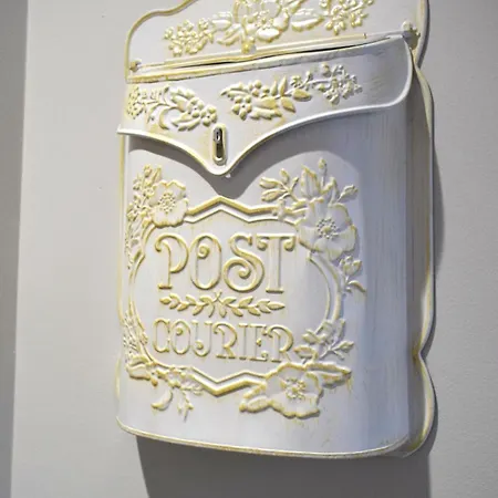 L'ecrin Du Bourg - 2 Min Chateau & Maison Bernadette Апартаменты *