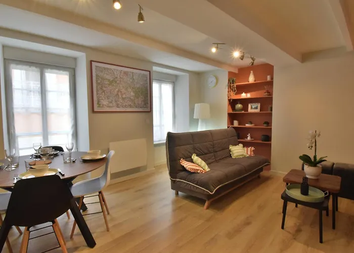 Апартаменты L'ecrin Du Bourg - 2 Min Chateau & Maison Bernadette