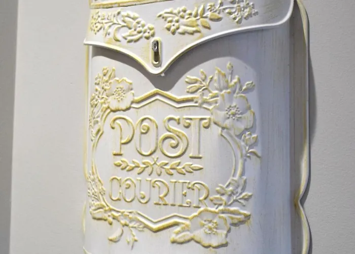 L'ecrin Du Bourg - 2 Min Chateau & Maison Bernadette Апартаменты *